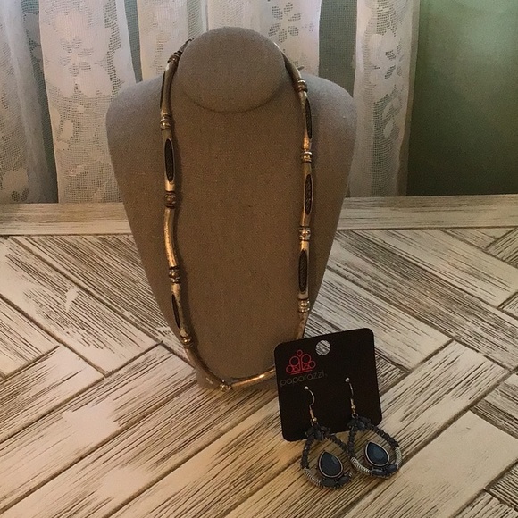 Set of necklace & earrings - Picture 6 of 7